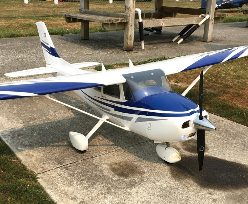 Top Flite Cessna 182 Skylane completed aircraft